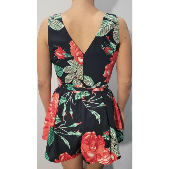 Women's Short Romper Jumpsuit Black/Red/Green Rose Rose Print V Neck Lace Up Med - Picture 2 of 3